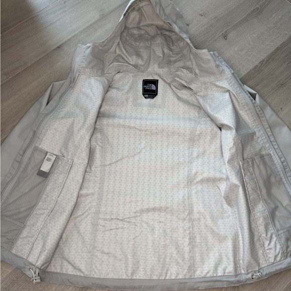 The North Face Quest Hooded Jacket Womens XS DryVent Waterproof - Picture 3 of 11